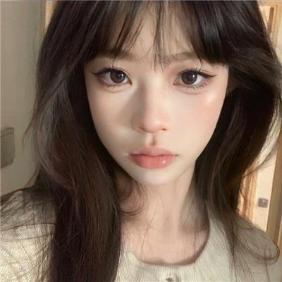 吉普车中的四人